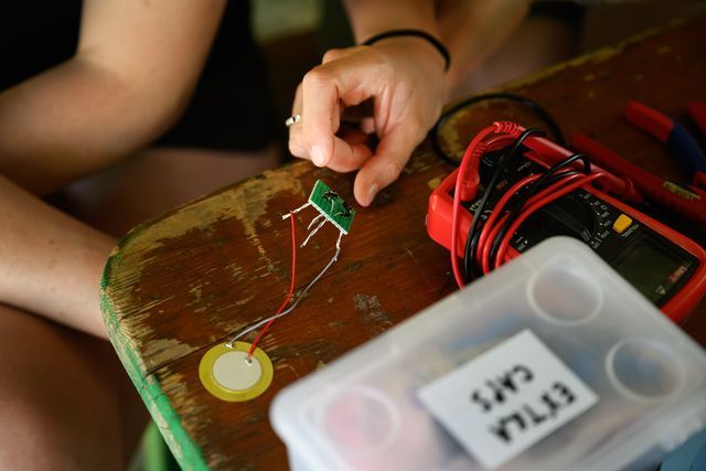 Connecting a piezoelectric sensor circuit to test electrical generation. Photo Katja Goliat
